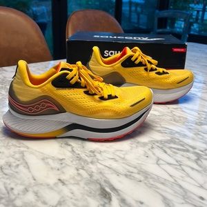 Saucony endorphin shift 2 size W8